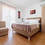 Glorija Neum